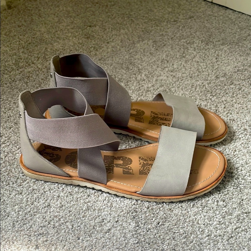 Sorel Ella II cross strap sandals Sz 8 taupe leather and stretch fabric slip on